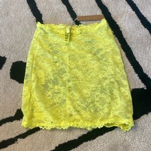 NWT! SKIMS Stretch Lace Intimates Skirt